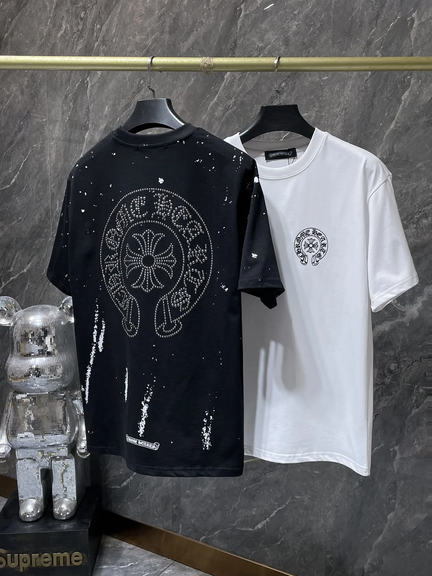 P160 New Chrome Hearts 25ss for summer. High gram weight, environmentally friendly and high-quality top-grade fabric. 260g~270g. Chrome graffiti splashed ink and hot diamond horseshoe short sleeves. Counter synchronization. 1:1 replica version. Recommended colors: white, black. Size: S, M, L, XL.